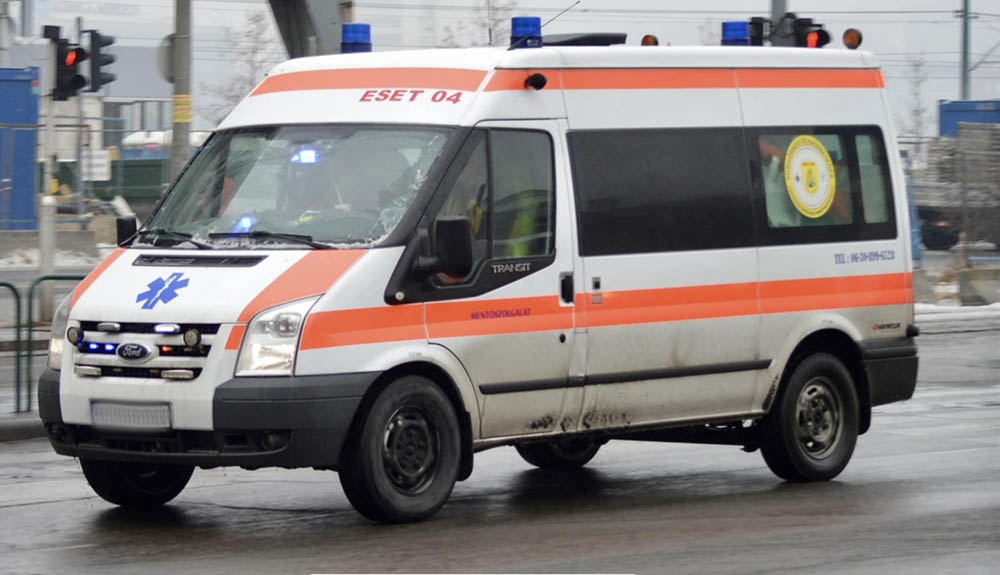 Lebuktatták a kamu esetkocsit! Visszaélt a megkülönböztető jelzés használatával.