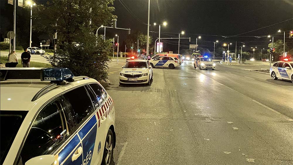 Tiszta GTA: Több rendőrautóval üldözték – Kerületeken át menekült