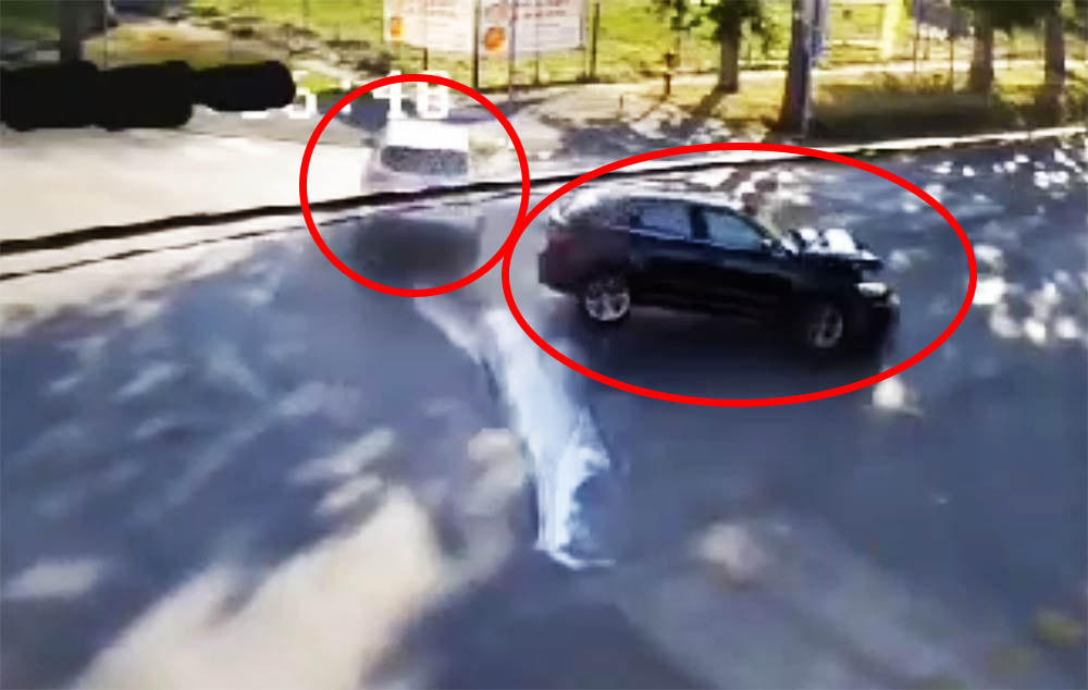Videón a ceglédi baleset. Megállás nélkül áthajtott a STOP táblán