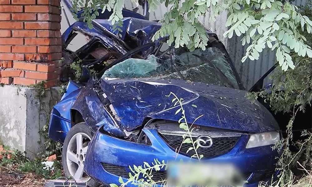 VIDEÓ: Kerítésnek csapódtak, apja mellett halt meg a 29 éves nő