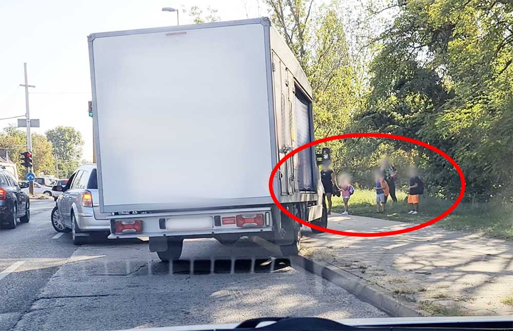 VIDEÓ: A buszt várták a megállóban, de egészen mást kaptak