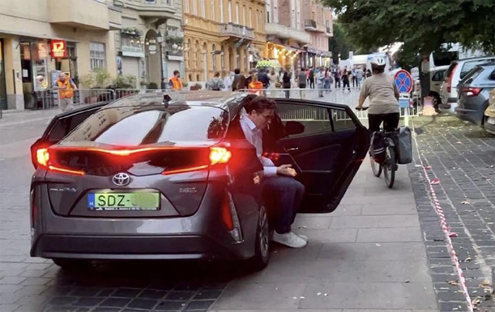 Megkérdezték Karácsony Gergelyt, hogy miért autót használt az autómentes napon