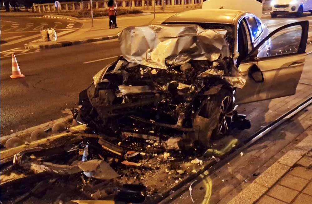 A rutintalan sofőr nem volt bekötve, csak a szerencsén múlott az élete – FOTÓK