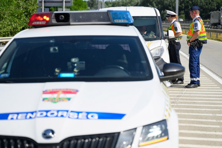 Lefejelte a rendőrt egy autós Tatán, egy közúti ellenőrzés alkalmával