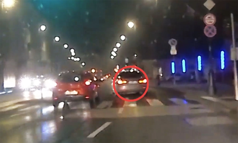Cikázó sávváltások szúrtak szemet a rendőröknek Békéscsabán – VIDEÓ