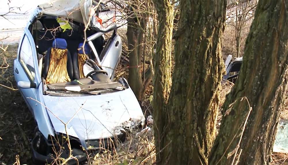 Nyári gumik voltak az autóján. Megcsúszott, szörnyethalt a balesetben – VIDEÓ