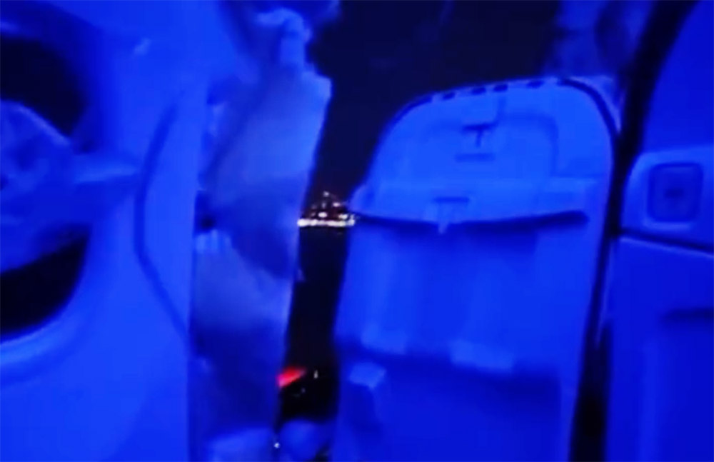 Videó került elő a kiszakadt ajtajú Boeing balesetéről