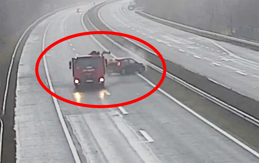 Videón, ahogy belerohan a teherautóba és megpördül egy autó az M7-esen
