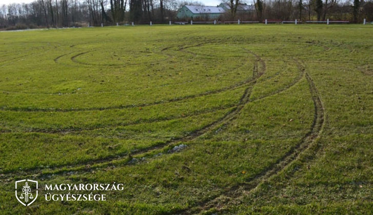 Szétdriftelték a focipályát. Egyikük talán a legfájóbb büntetést kapta