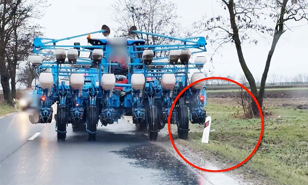Vetőgéppel tarolta le több száz méter hosszan az útszéljelző oszlopokat
