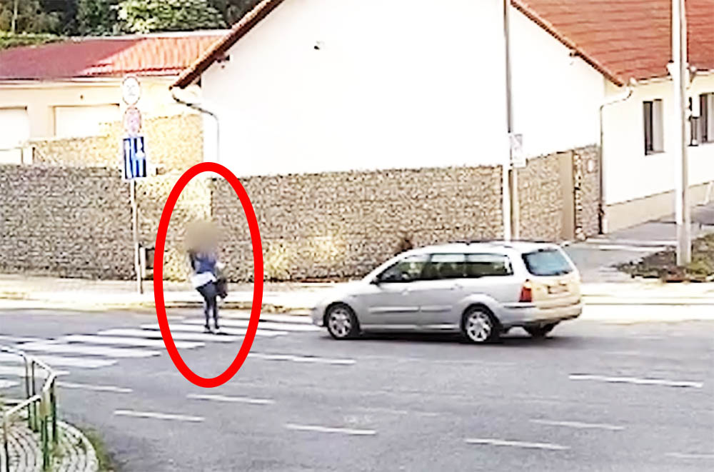 Videón, ahogy elütik a zebrán áthaladó nőt Kaposváron