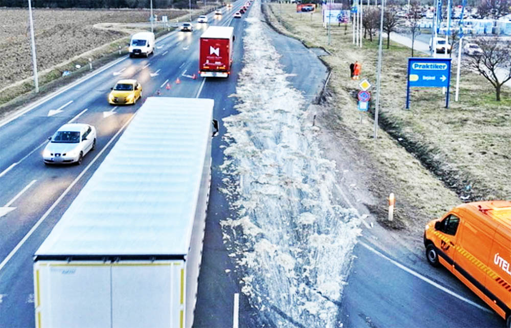 Volt baj a pályán: Veszélyes, fertőző hulladékok kerültek az útra – FOTÓK