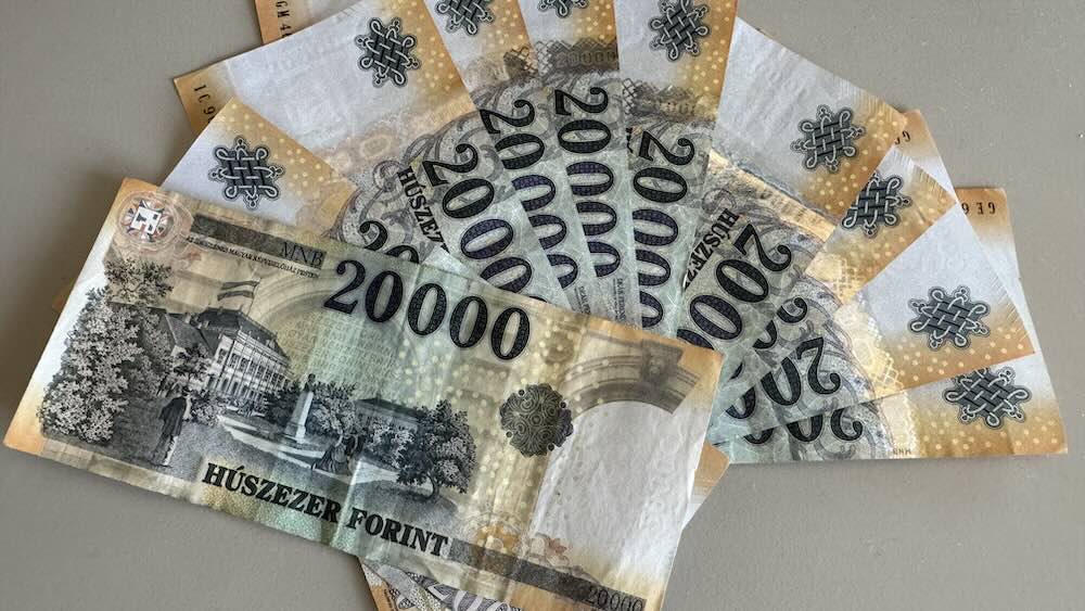 Egy köteg húszezressel akarta megvesztegetni a rendőröket a részeg sofőr Borsodban