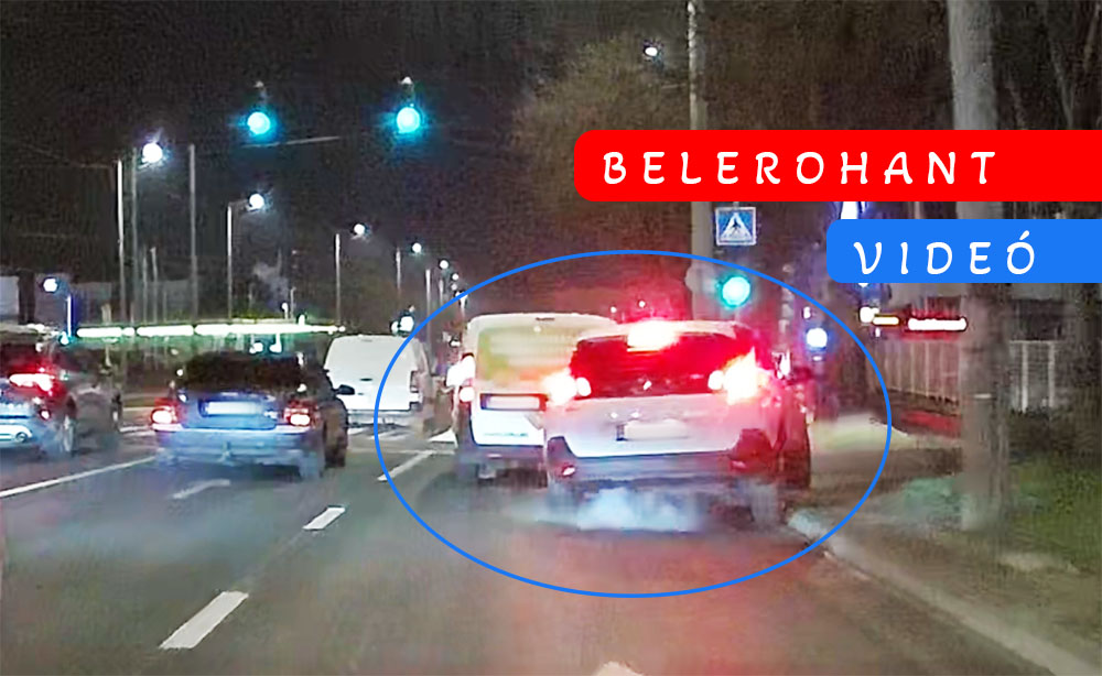 Belehajtott az ételfutárba a Peugeot sofőrje. Azt hitte előrébb jut, de tévedett