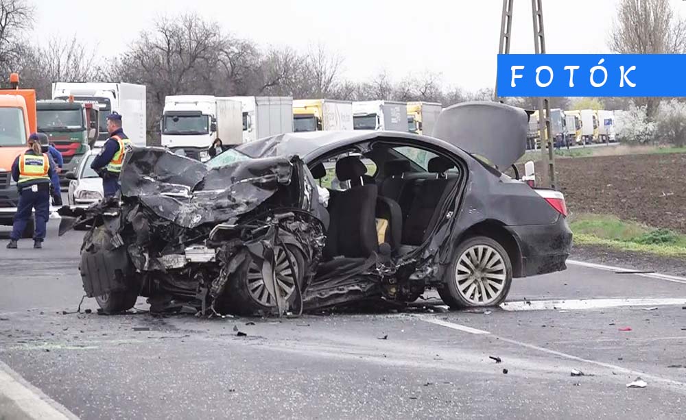 Kamion és autó karambolozott a 4-es főúton