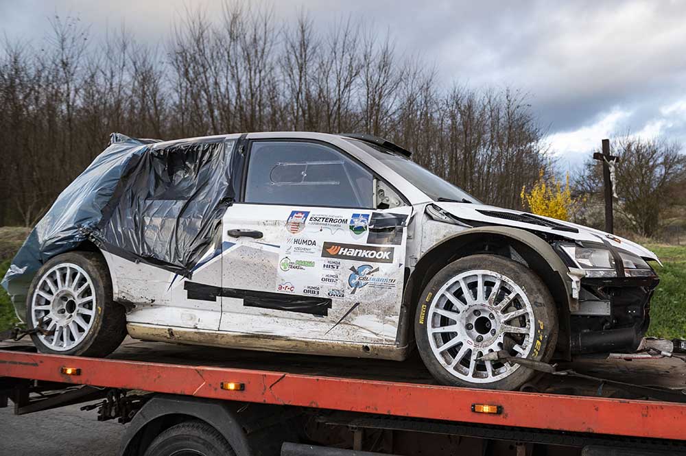 Meghalt a vasárnapi rallybalesetben megsebesült kislány is. Ő az ötödik halálos áldozata a balesetnek