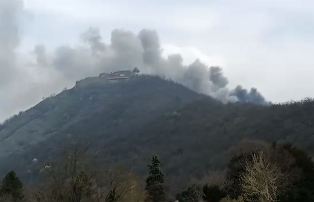 Kigyulladt a visegrádi Silvanus Hotel. Nagy erőkkel vonultak ki a tűzoltók